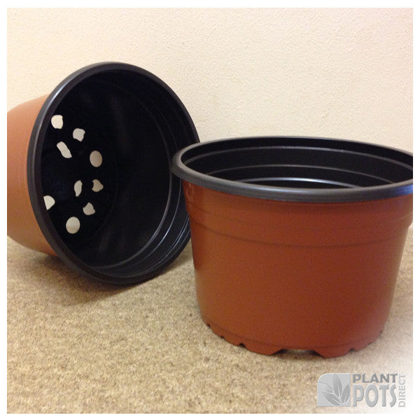 14cm Round plant pot (Terracotta and Grey inside)